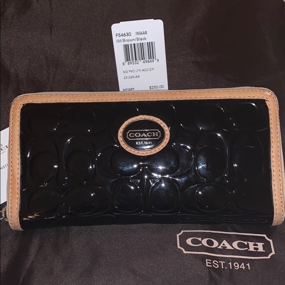 ❤️NWT❤️LRG COACH SIGNATURE PATENT LEATHER WALLET❤️